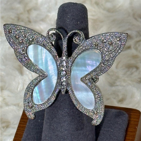 🔥SALE 4/$25 🦋Butterfly Iridescent Stone Fashion Ring with Stretchy Band - Picture 1 of 8